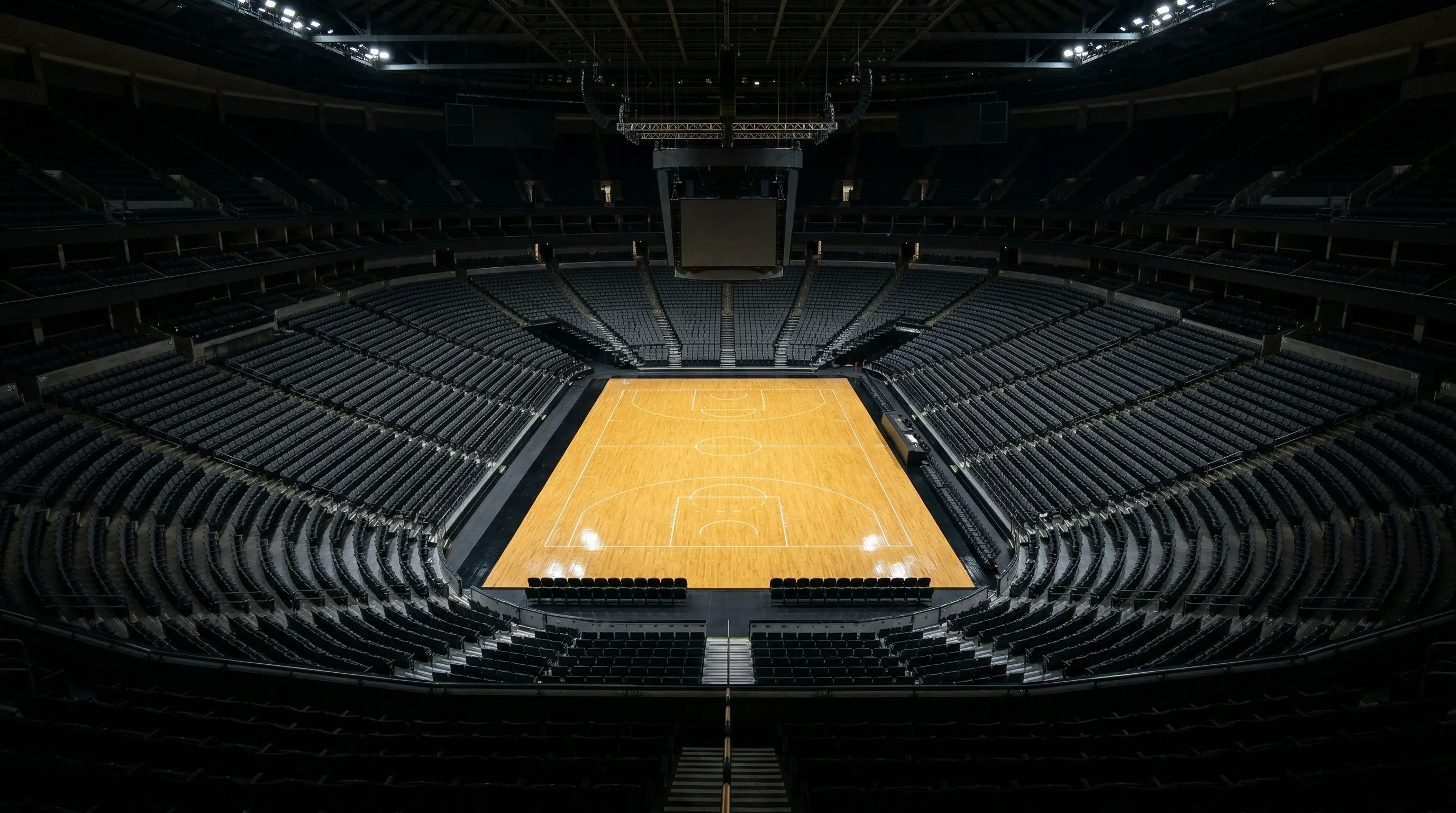 Cancha de baloncesto NBA vacía antes de un partido con iluminación profesional sobre la pista de parquet
